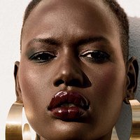 Ажак Дэнг Голая
