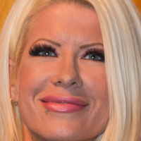 энжелиналове Голая