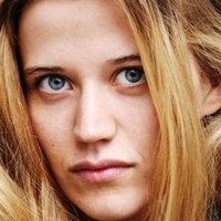 Камил Домбровски Голая