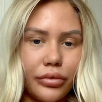Хлоя Ниэмила Уэллс Голая
