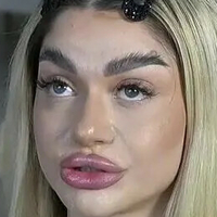 элликселли Голая