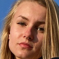 Эммис Фит энд Сокс Голая