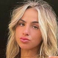 Ханна Кавиндер Голая