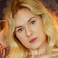 хэтти джеймс Голая