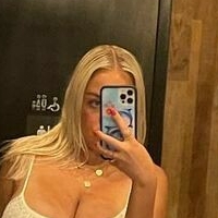 Холли Уай Голая