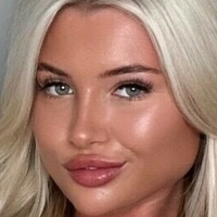 Это Молли Грейси Голая