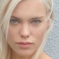Юлия Альмендра Голая
