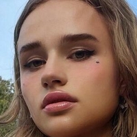 Юлия Джизелла Голая