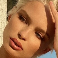 julialogan Голая
