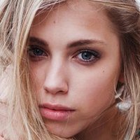 Джули Сунцова Голая
