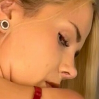 китти оливия Голая