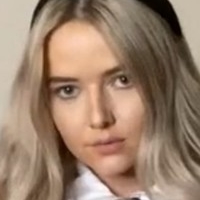 Лили Холландс Голая