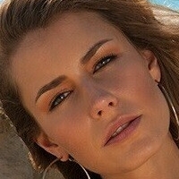 Линда Мучина Голая