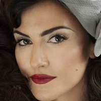 Луция Сипошова Голая