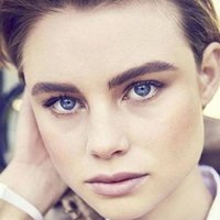 Люси Фрай Голая