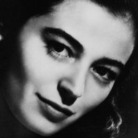 Мариса Паван Голая