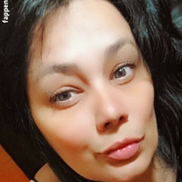 Наоми Лоана Голая