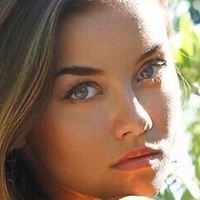 Никола Каванис Голая
