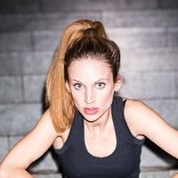 Нора Хютц Голая