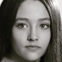 Оливия Хасси Голая