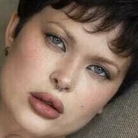 Рей Лина Голая