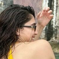 Шарвари Вагх Голая