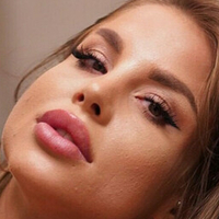Шина Ресслер Голая